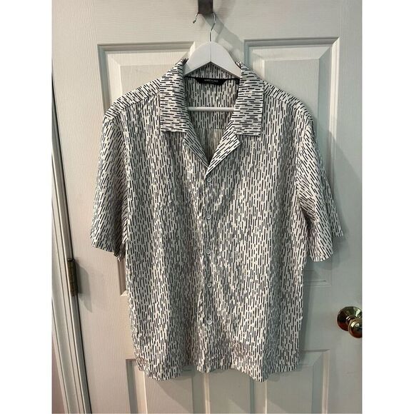 Kenneth Cole Off White & Black Bar Logo Short Sleeve Button Up sz L NWT - Picture 1 of 10